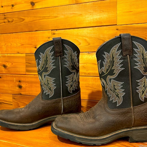 Boys Ariat Boots - Picture 2 of 3